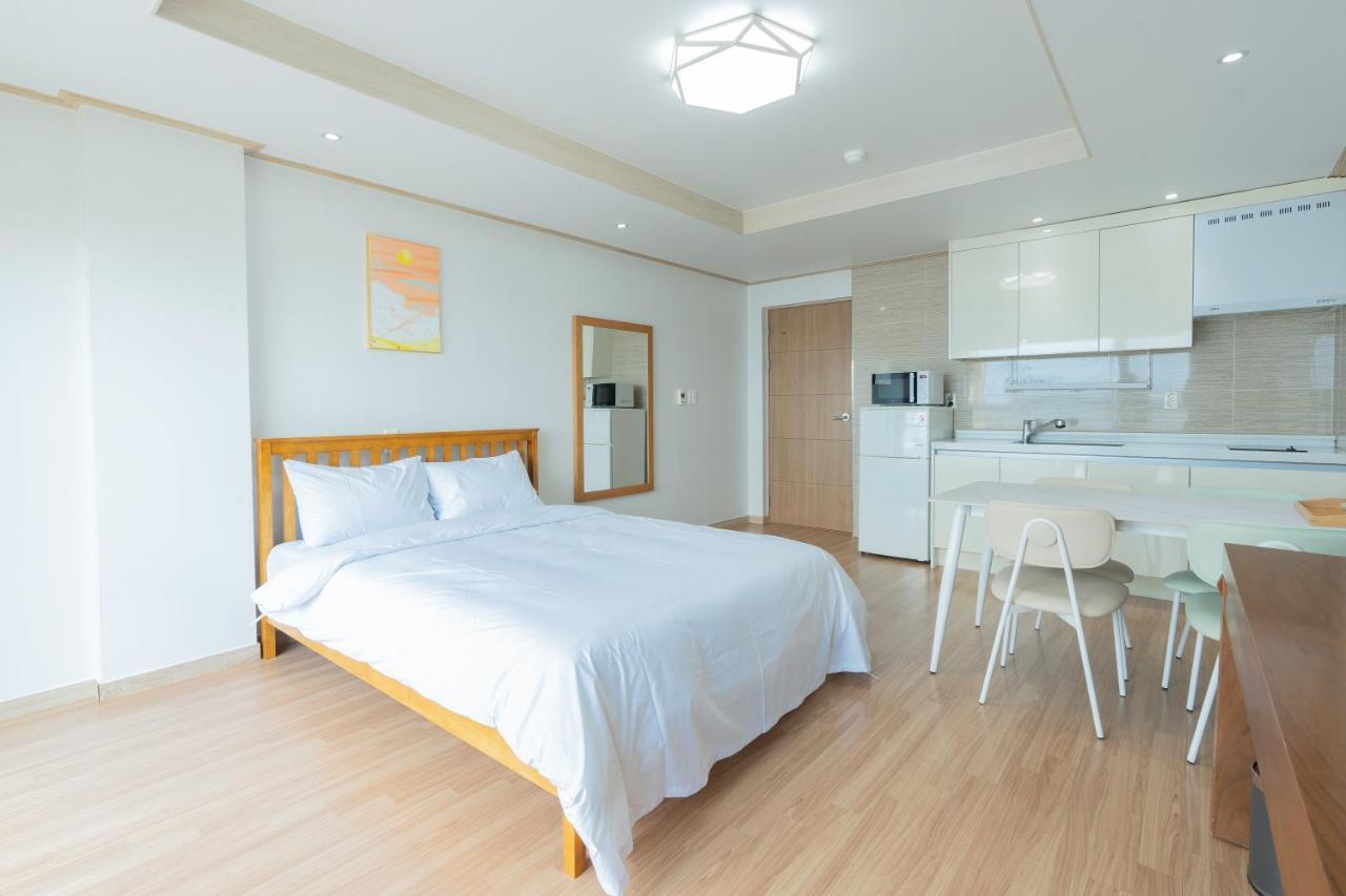Ocean Palade Hotel Jeju Bagian luar foto