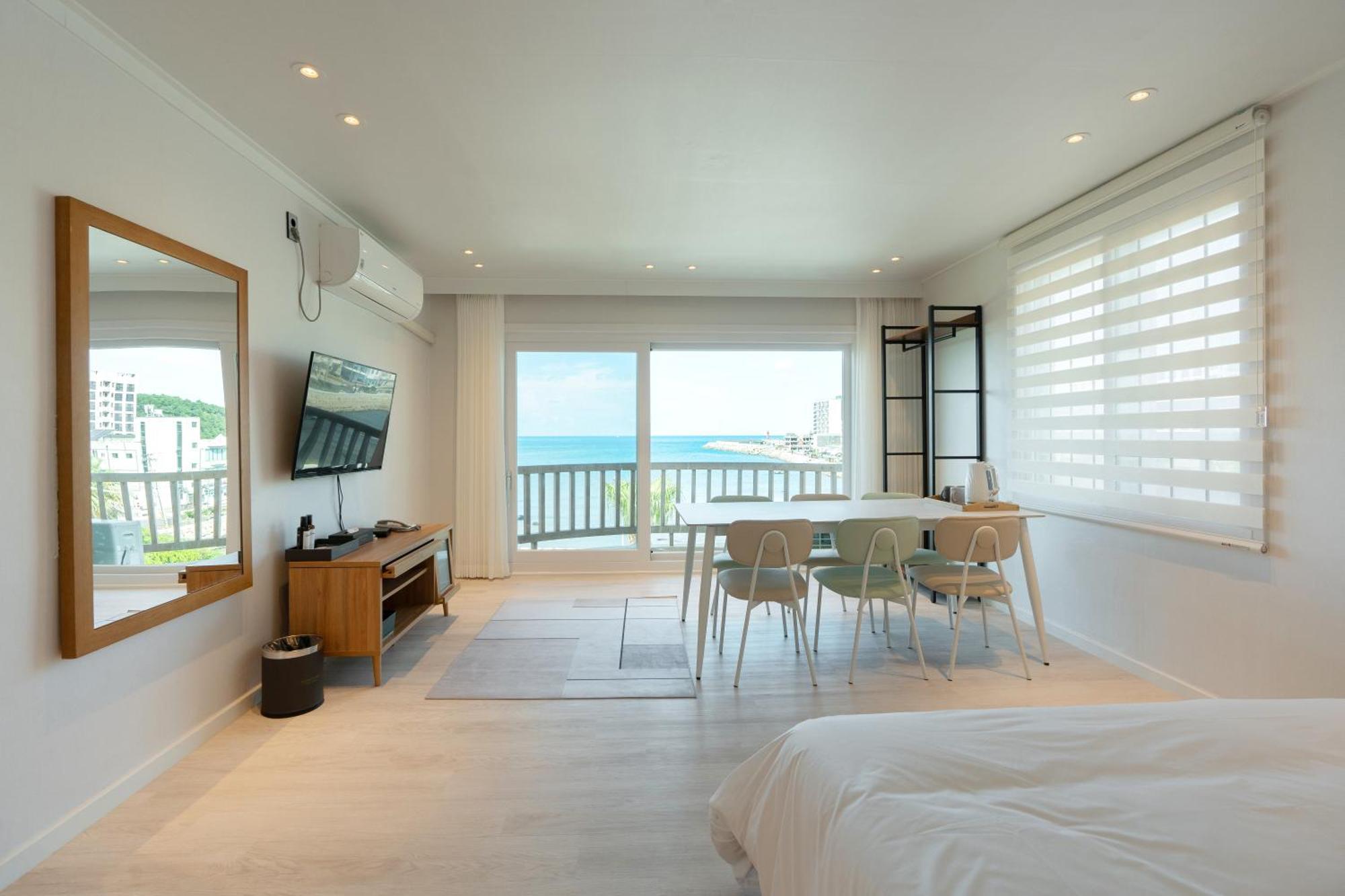 Ocean Palade Hotel Jeju Bagian luar foto