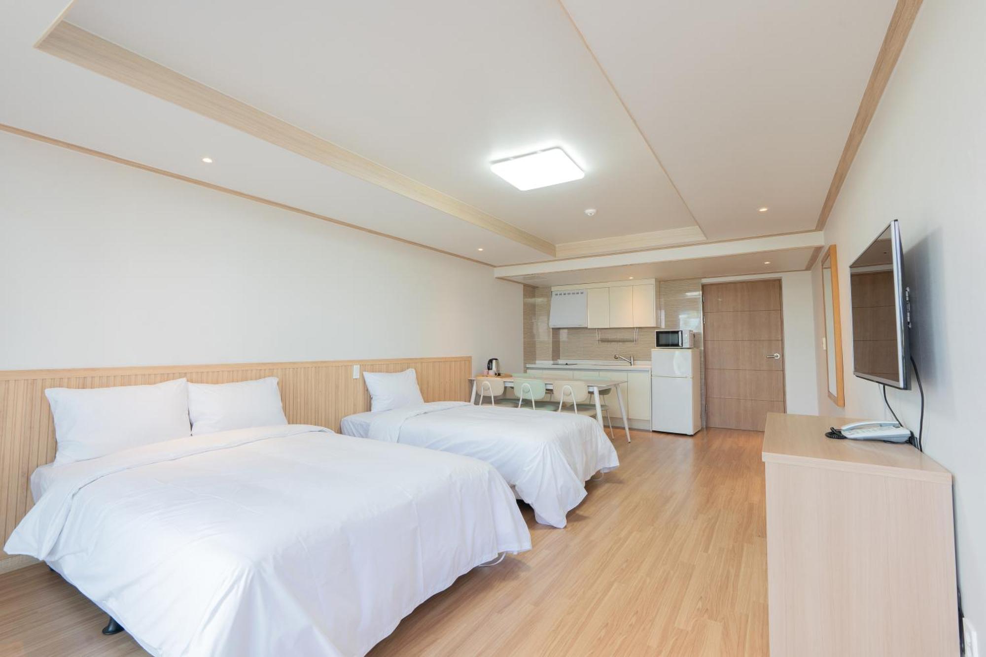 Ocean Palade Hotel Jeju Bagian luar foto