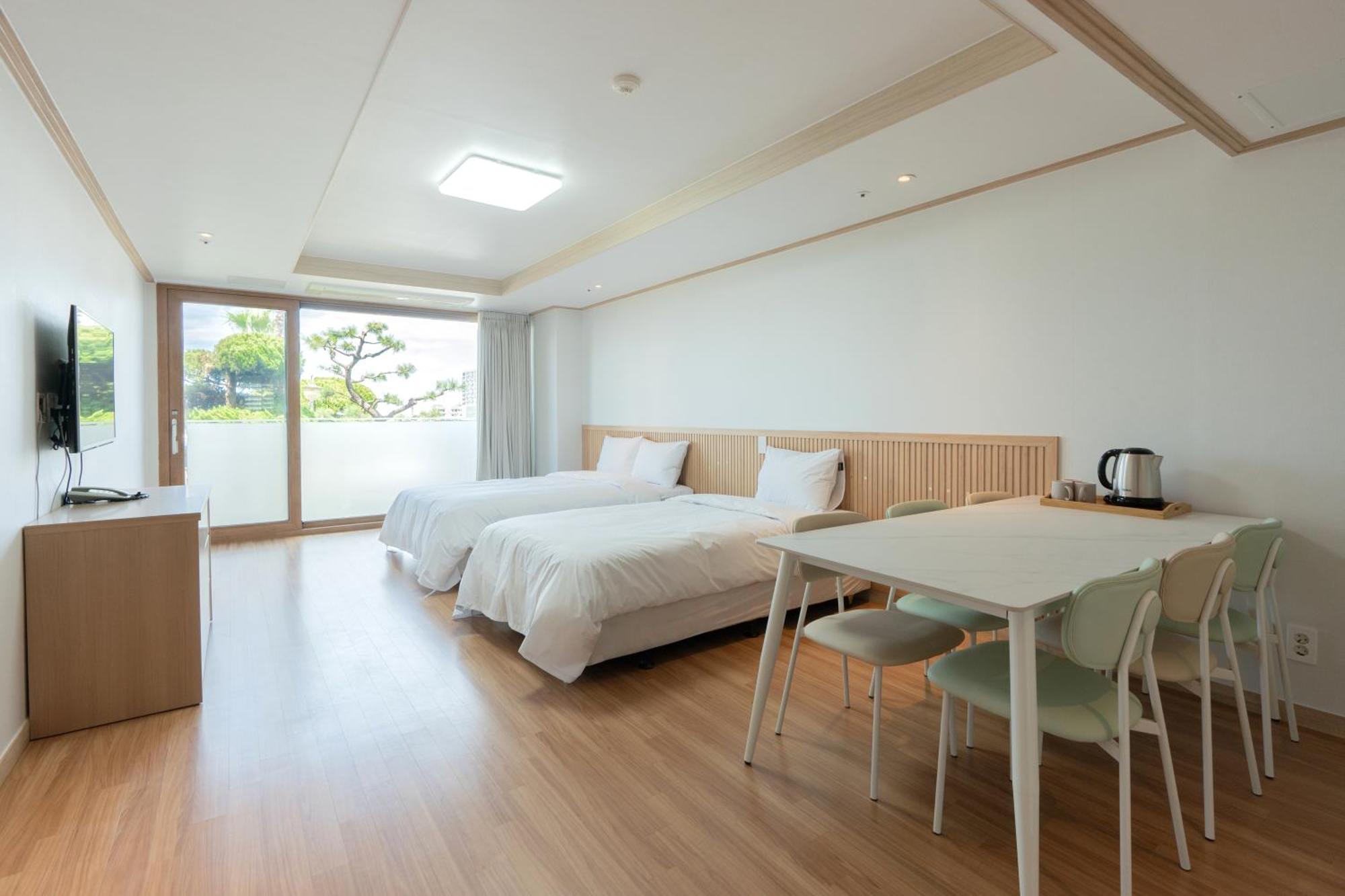 Ocean Palade Hotel Jeju Bagian luar foto