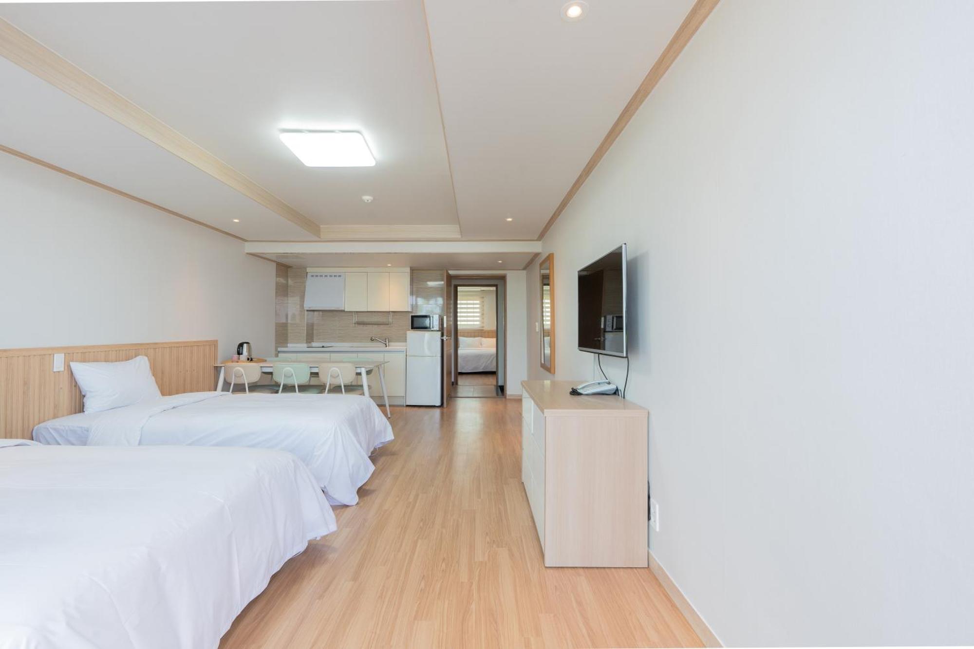 Ocean Palade Hotel Jeju Bagian luar foto