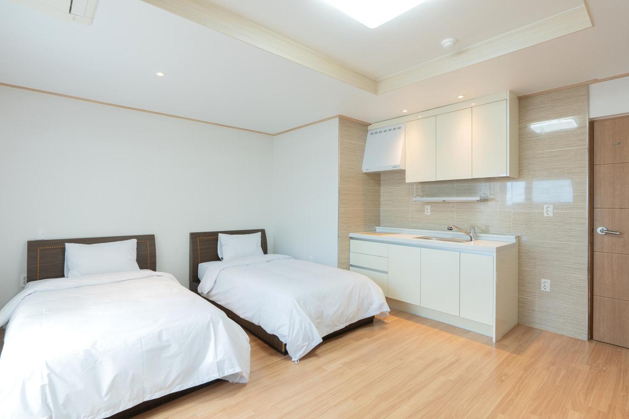 Ocean Palade Hotel Jeju Bagian luar foto