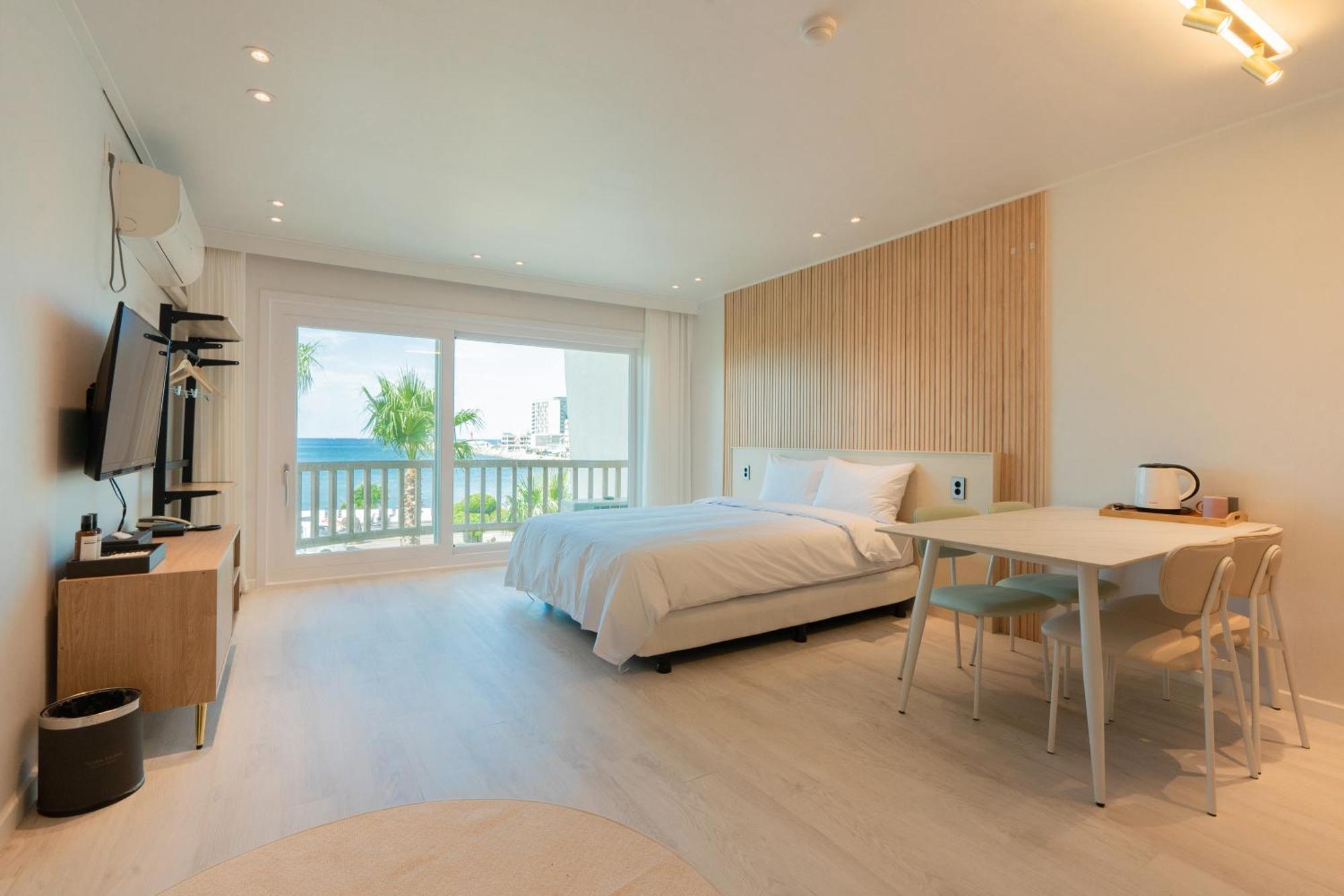 Ocean Palade Hotel Jeju Bagian luar foto